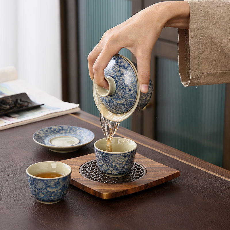 Millefleur | Traditional Blue and White Teapot and Cups with Vintage Floral Pattern | Gongfu Tea Set
